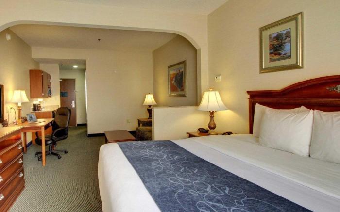 Comfort Suites Waco Near University Area