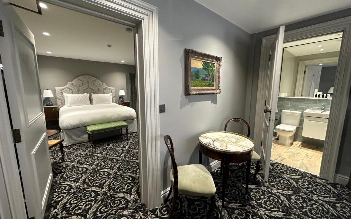 No. 30 Knightsbridge