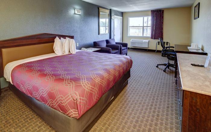 Econo Lodge at Military Circle