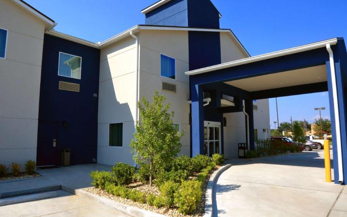 Americas Best Value Inn & Suites Prairieville