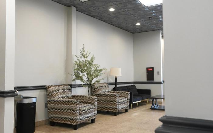 American Inn & Suites