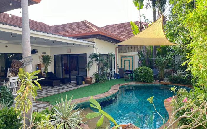 majestic residence 5 BR modern Villa,100m to beach