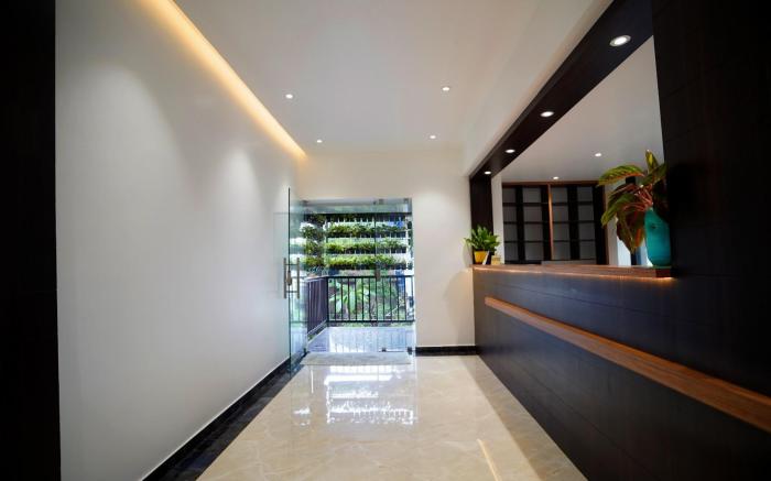 7 The Business Hotel