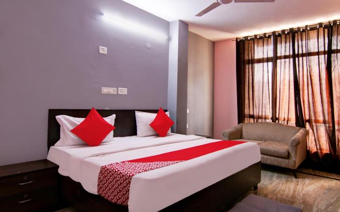 OYO 817404 Manya Stay