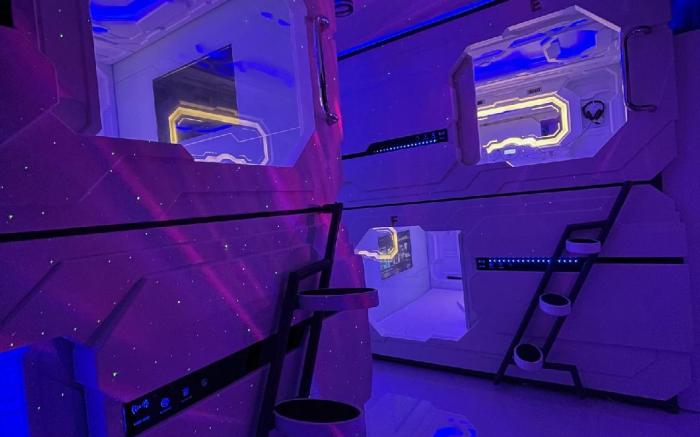 BMAX SPACEPODS