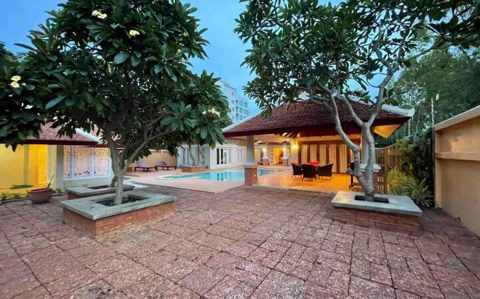 Luxury 4BR Pool Villa 300mBeach 2km walking street