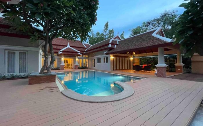 Luxury 4BR Pool Villa 300mBeach 2km walking street