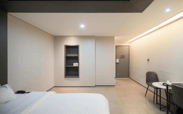 Stay13 Hotel