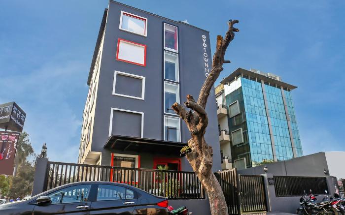 Hotel O Town House 1274 Patrakar Puram