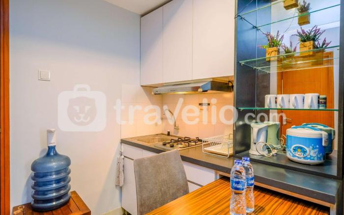 Good Comfy 2BR Cinere Bellevue Suites By Travelio