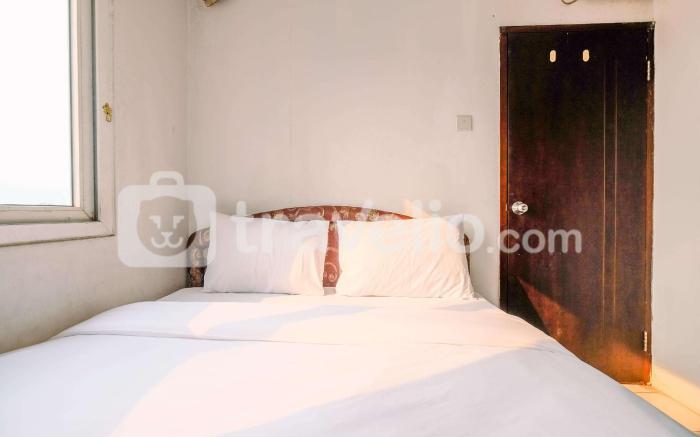Warm and Cozy 2BR Mutiara Bekasi Apt By Travelio