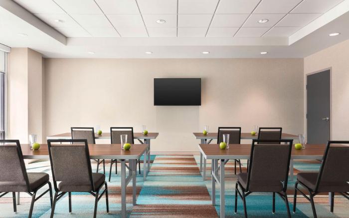 Home2 Suites by Hilton Milwaukee West