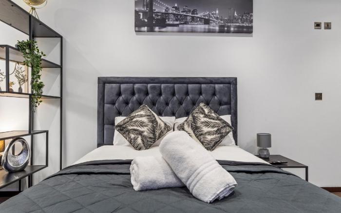 Huge Cosy Studio Family Sleeps 4 North West London