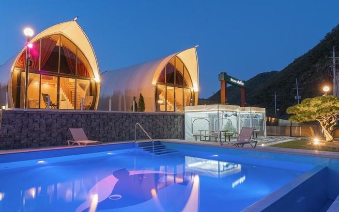 Luxury Glamping Lapine