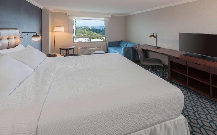Wyndham Grand Fallsview Hotel