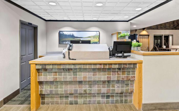 Heartland Inn & Suites, SureStay Collection by Best Western