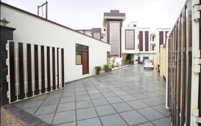 Hotel Opal Courtyard
