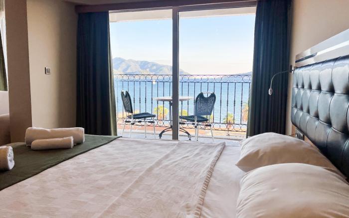 Aurasia Sea Side Hotel