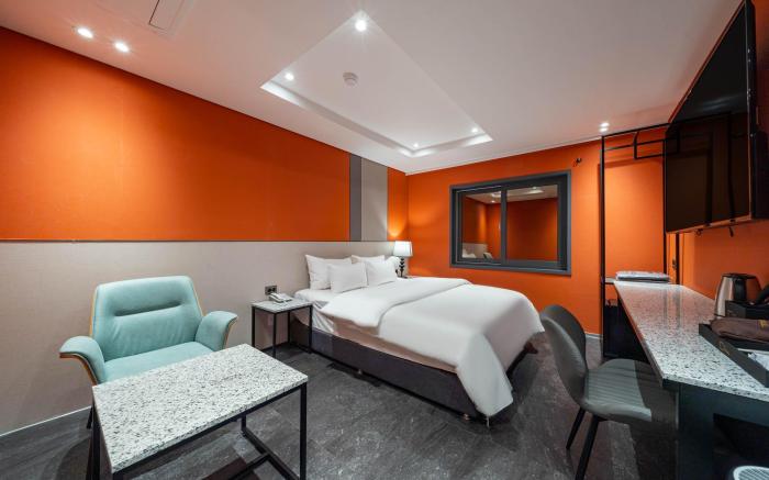 The Wall Hotel