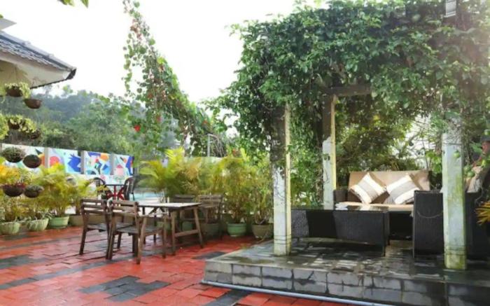 Girassol Service Villa