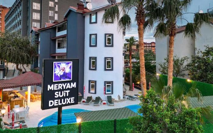 Meryam Suit Deluxe
