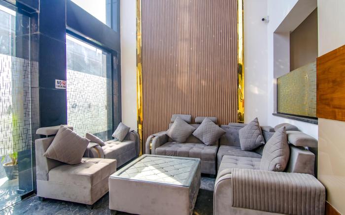 FabHotel Prime K9 Crown