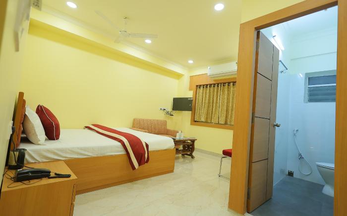 LOTUS HOTEL AND BANQUET