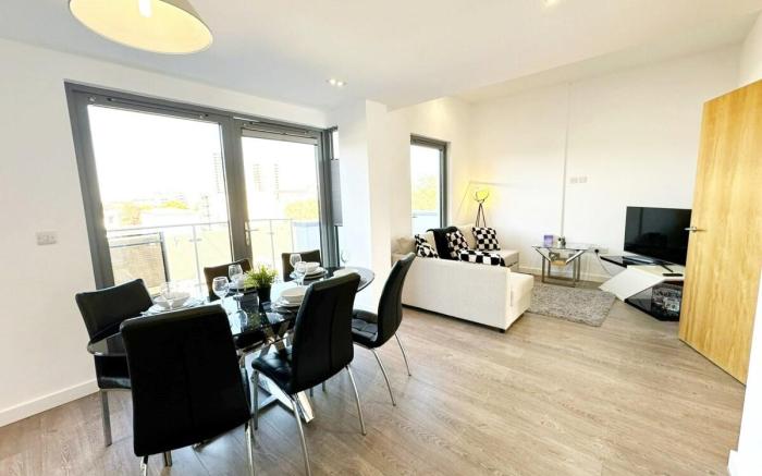 Contemporary Shoreditch Gem: 3-Bed Flat