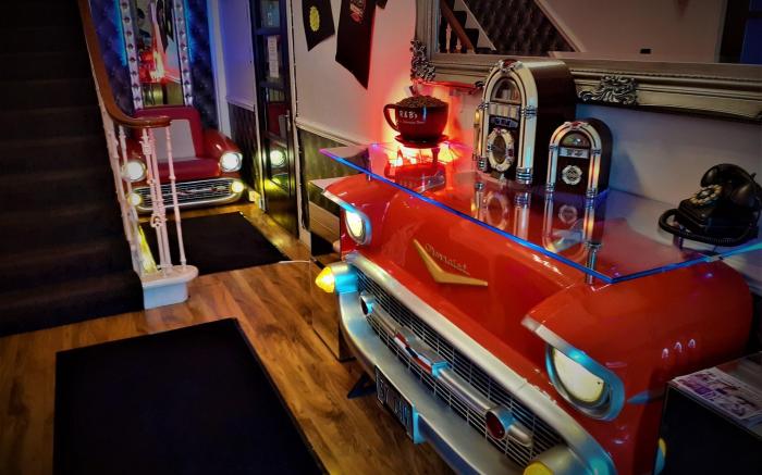 Cadillac Kustomz Hotel