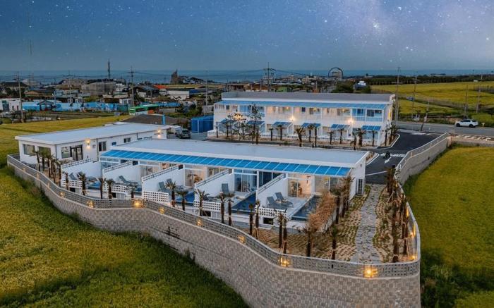 Pohang Uni’s Ocean Pool Villa