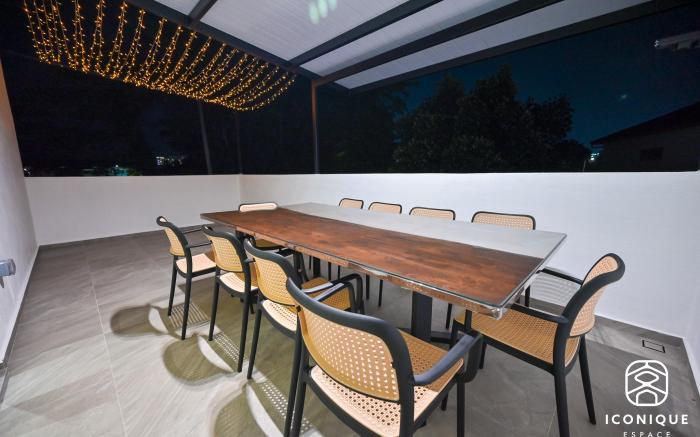 A8010 Kuantan Villa w/Movie Room | 11pax Iconique