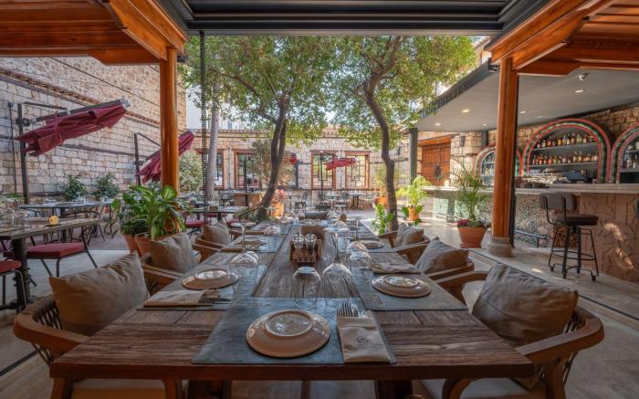 Belmondo Suites