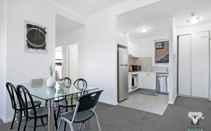 Wentworthville 2 Bed 1 Bath Apt Street Parking