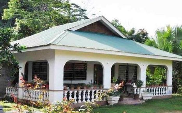 La Digue Island Bungalow