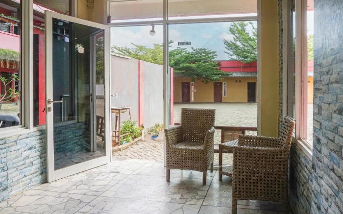 OYO 93342 Yasmine Guesthouse Syariah