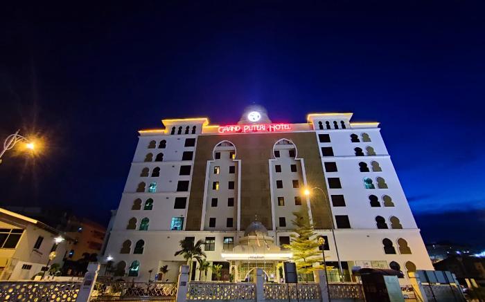 The Grand Puteri Hotel
