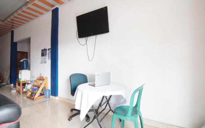 SPOT ON 93378 Lona Guest House Syariah