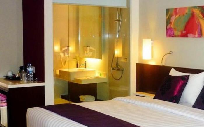M - Regency Hotel