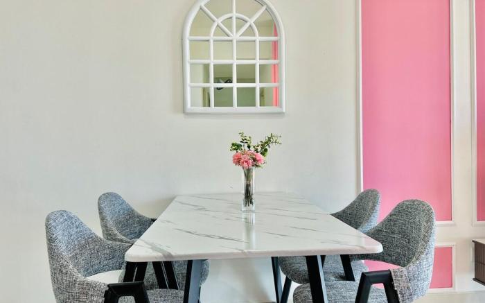 Chic Pink Paradise @ 2BR Mosaic Retreat 6-11 pax