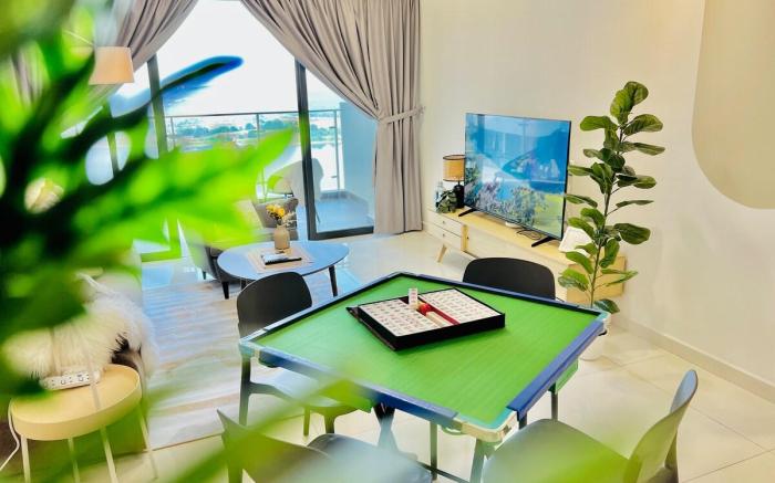 Lovely Sunset Seaview Suits@ Danga 3BR 8-14pax