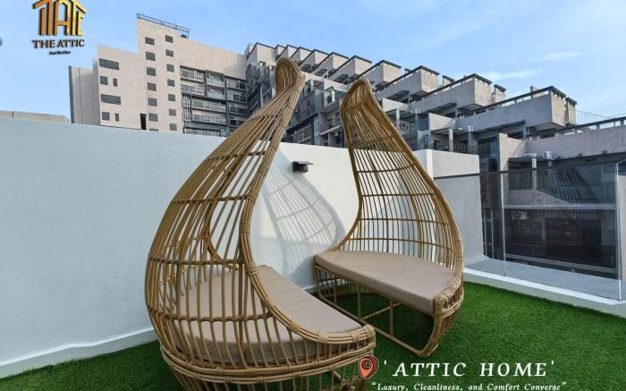 [Attic] Couple's Romantic Private Pool [Netflix]