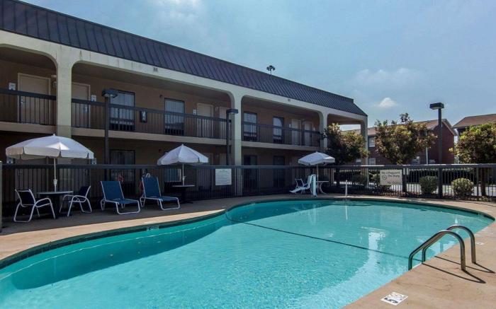 Clarion Inn Cleveland near University