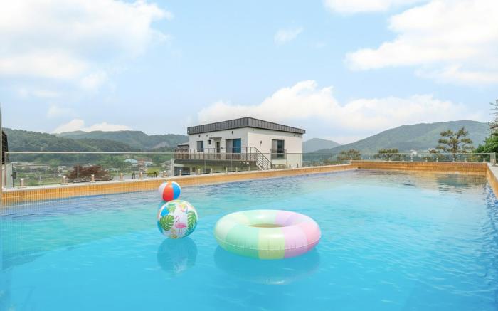 Gapyeong Pinetree Kids Pool Villa