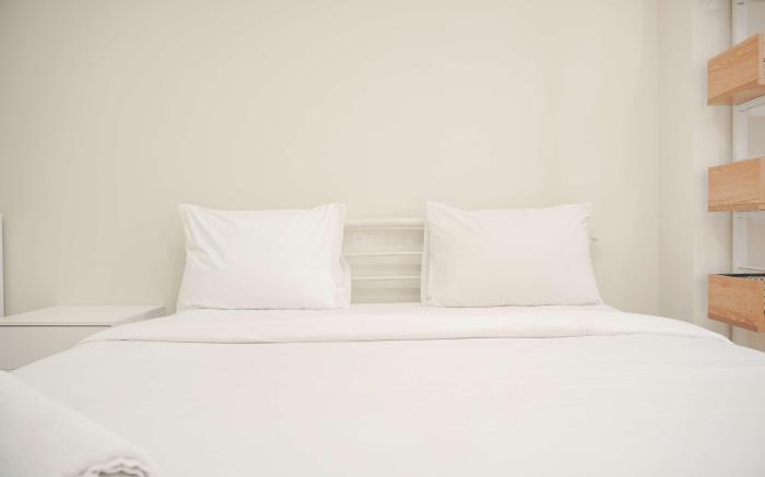 Minimalist 1BR Cinere Bellevue Suites By Travelio