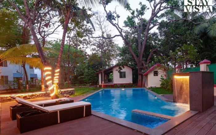 Eden's Estate by StayVista - Featuring cozy rooms with a private pool, and modern interiors for a de