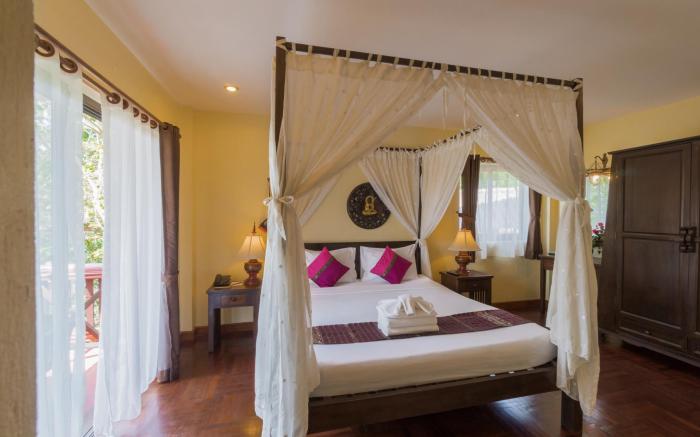 Coral Hotel Bangsaphan