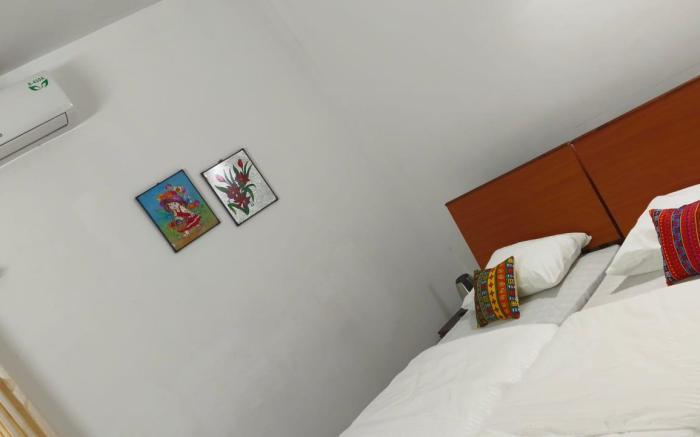 Tess Holistay  Deluxe Room no 6 with balcony