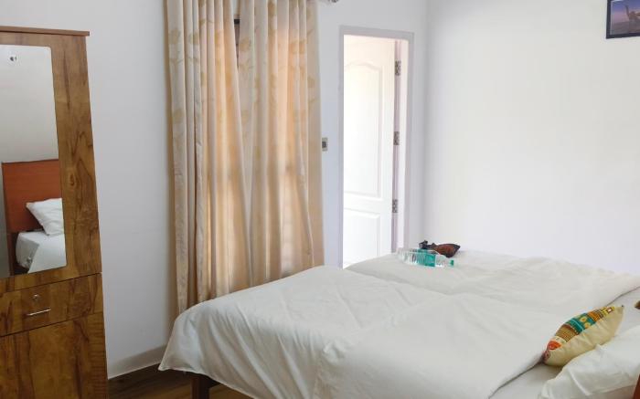 Tess Holistay Deluxe Room No 10 with balcony