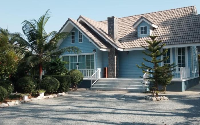 Private house stay with big terrace & garden