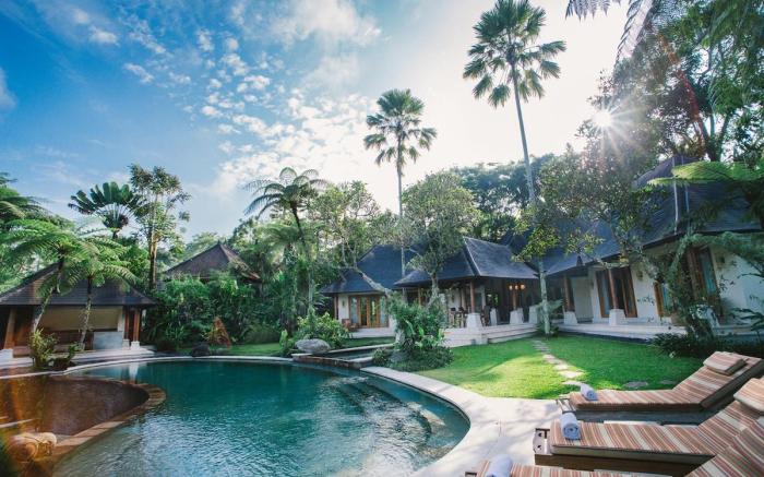 Jungle villa near Ubud w/ views, jacuzzi, & a pool